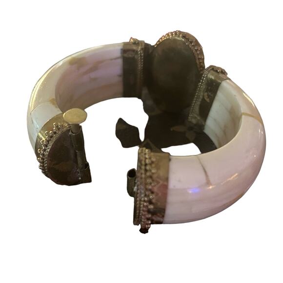 Agate bone bangle with brass closure Indian Bohemian Hippie chic - Picture 4 of 5